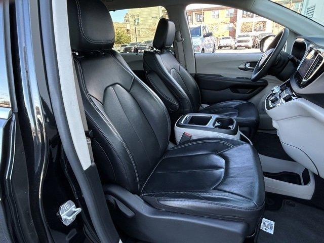 2022 Chrysler Pacifica Vehicle Photo in DALLAS, TX 75244-5909