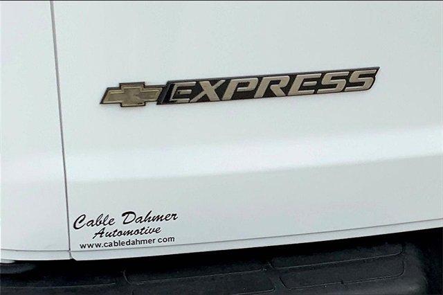 2021 Chevrolet Express Passenger 3500 Vehicle Photo in TOPEKA, KS 66609-0000