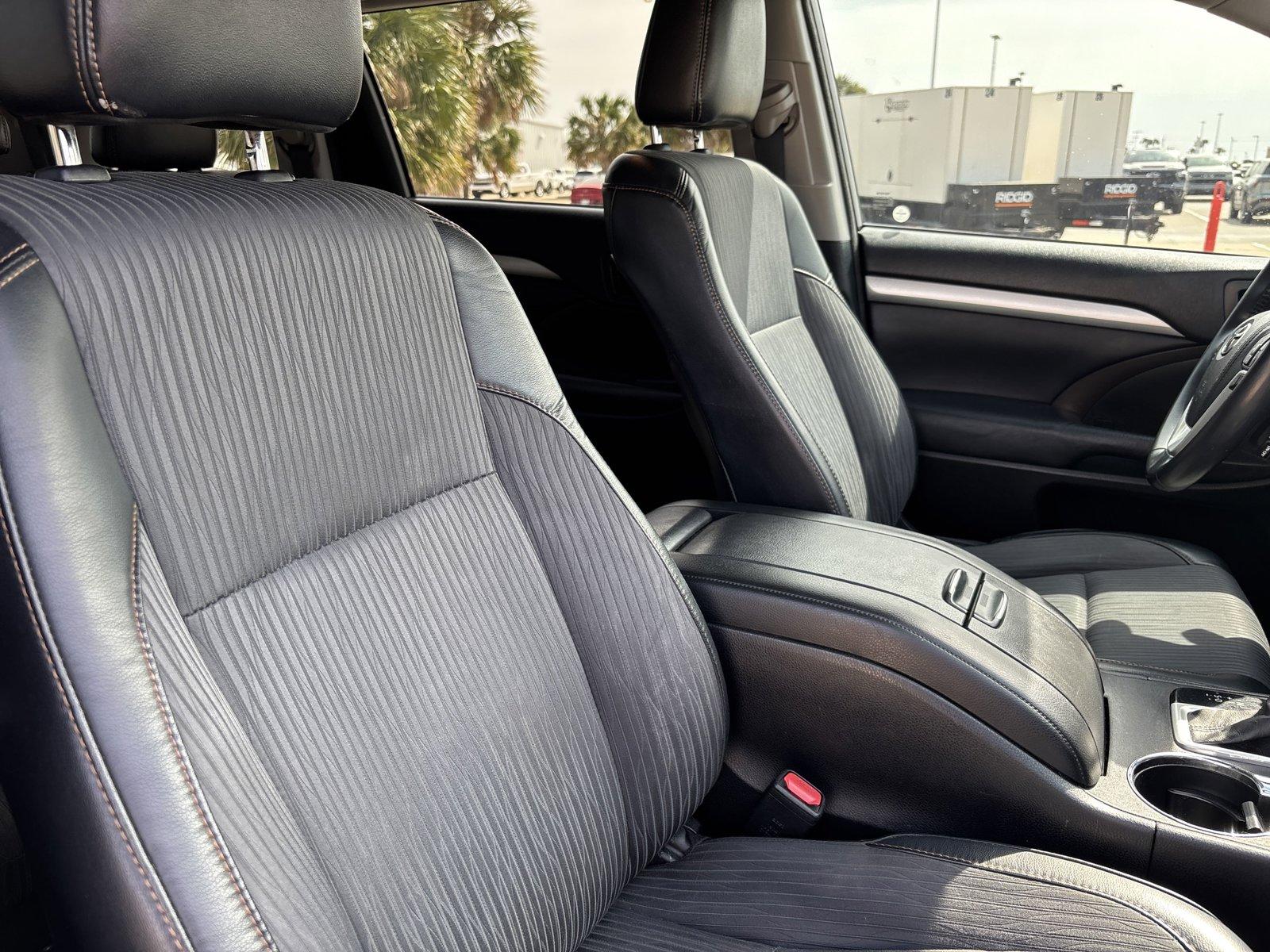 2017 Toyota Highlander Vehicle Photo in Corpus Christi, TX 78415
