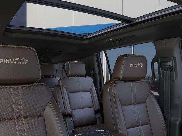 2025 Chevrolet Suburban Vehicle Photo in DANBURY, CT 06810-5034