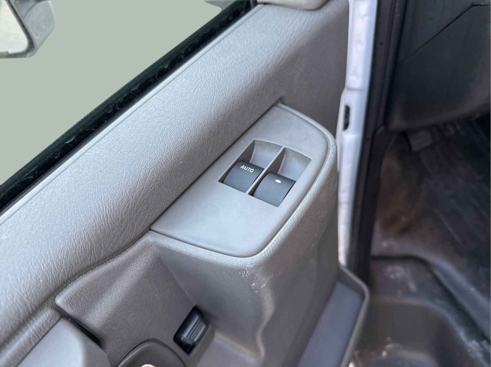 2024 Chevrolet Express Cutaway 3500 Vehicle Photo in GEORGETOWN, TX 78626-7508