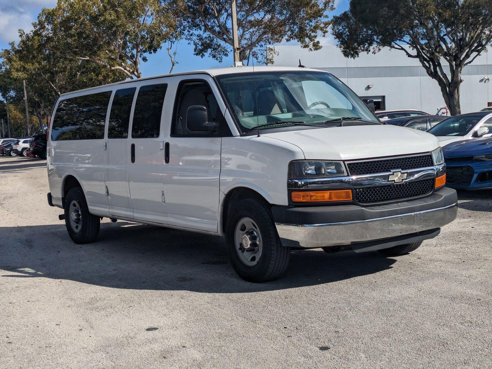 2015 Chevrolet Express Passenger Vehicle Photo in GREENACRES, FL 33463-3207