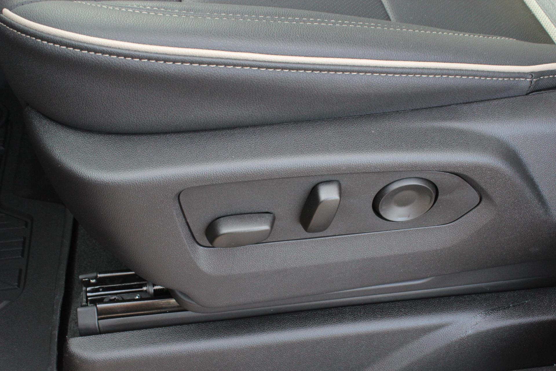 2025 GMC Yukon XL Vehicle Photo in AURORA, CO 80012-4011
