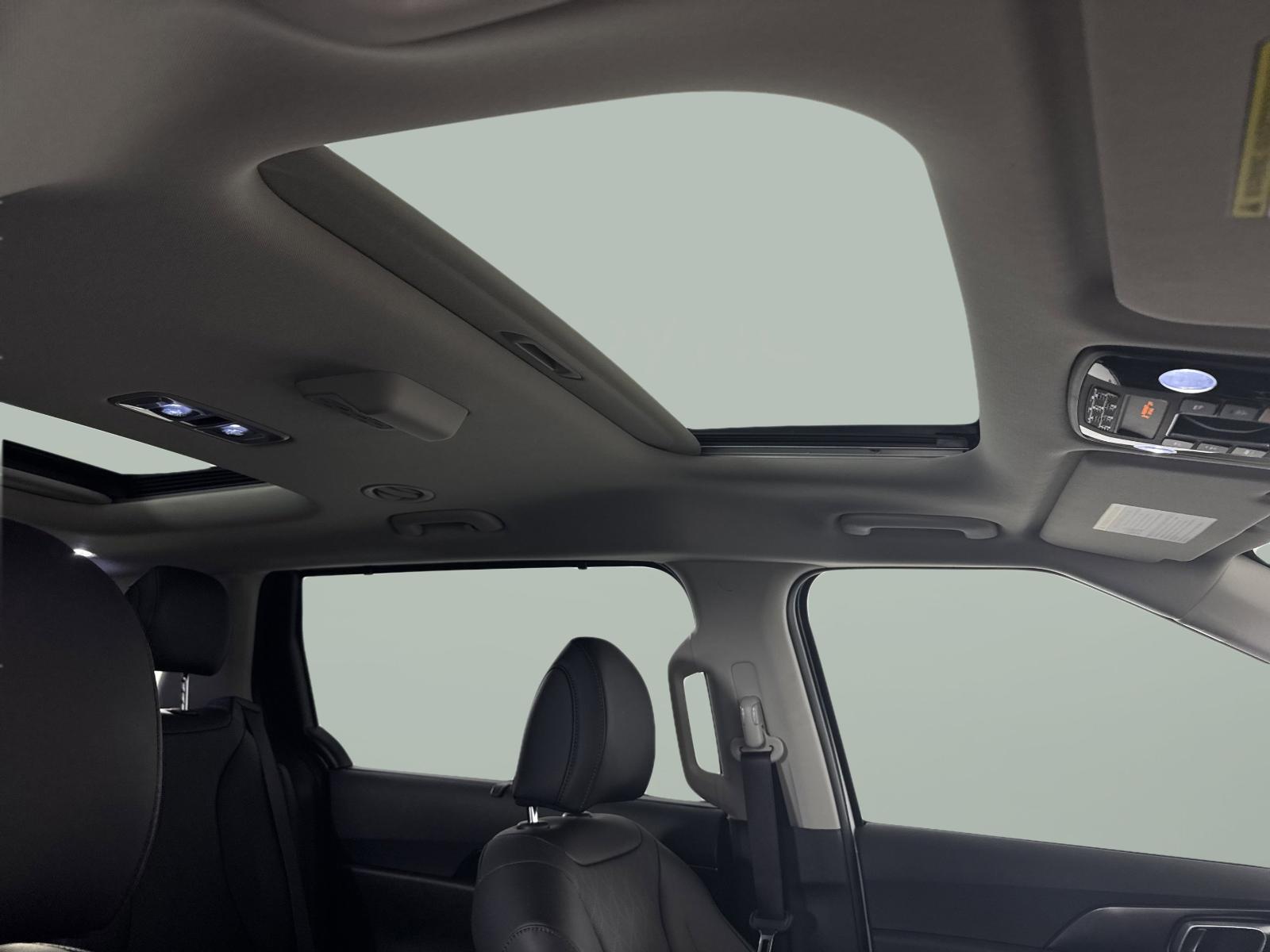 2025 Kia Carnival Hybrid Vehicle Photo in GEORGETOWN, TX 78626-7508