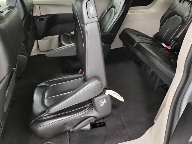2023 Chrysler Pacifica Vehicle Photo in Green Bay, WI 54304