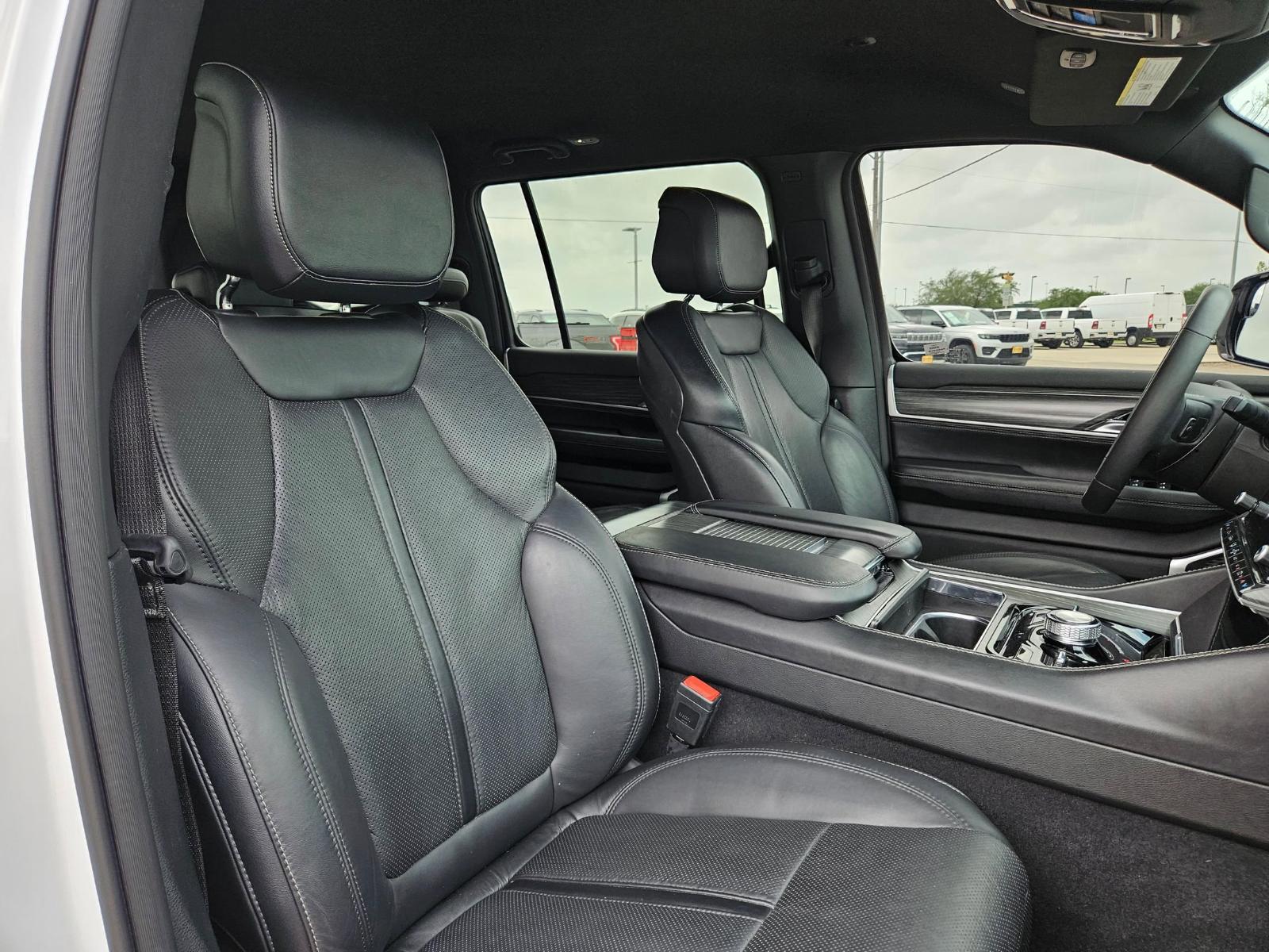 2023 Jeep Wagoneer Vehicle Photo in Seguin, TX 78155