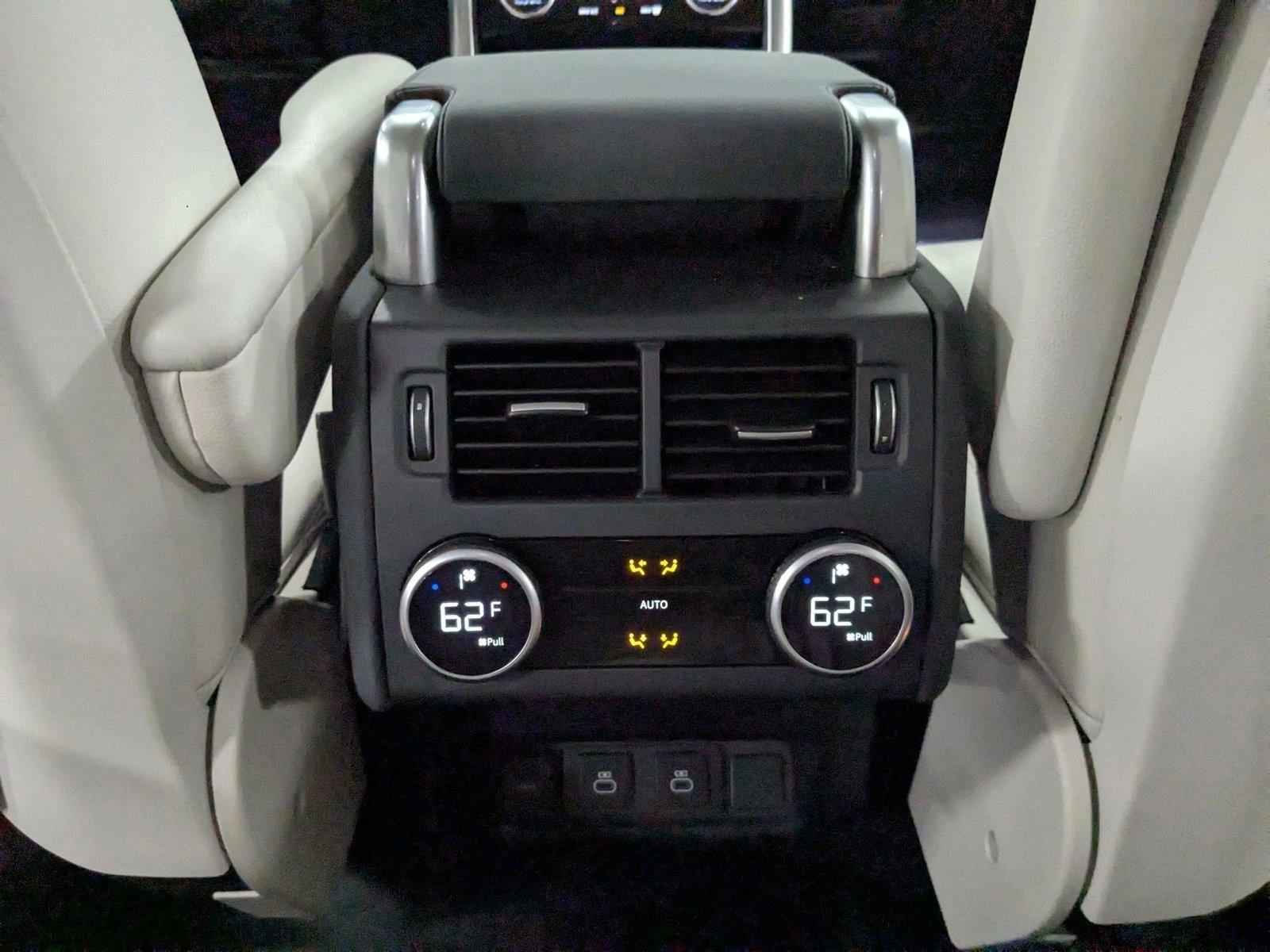 2023 Land Rover Discovery Vehicle Photo in Pompano Beach, FL 33064