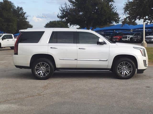 2017 Cadillac Escalade Vehicle Photo in DENTON, TX 76210-9321