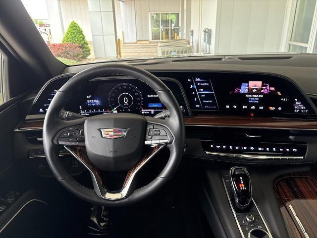 2022 Cadillac Escalade Vehicle Photo in MANHATTAN, KS 66502-5036