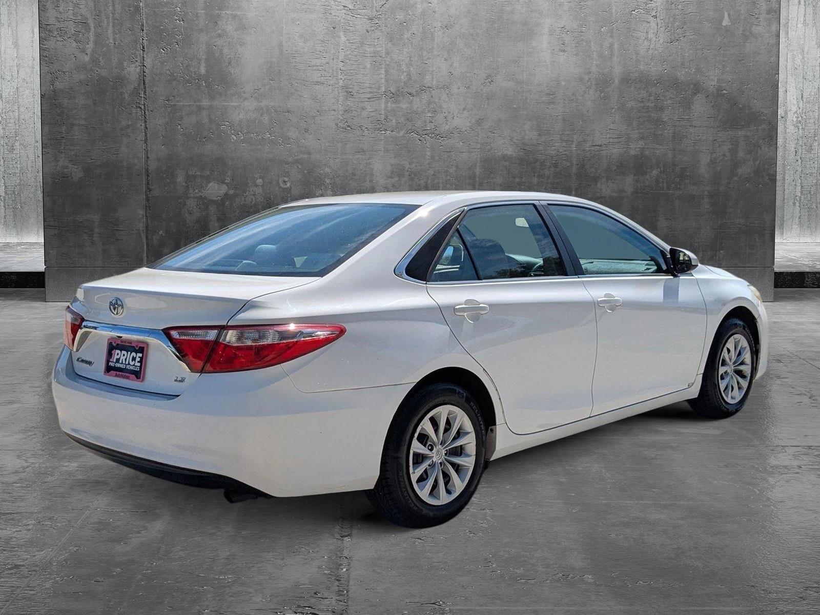 2015 Toyota Camry Vehicle Photo in PEMBROKE PINES, FL 33024-6534