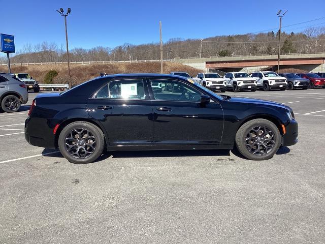 2022 Chrysler 300 Vehicle Photo in Gardner, MA 01440