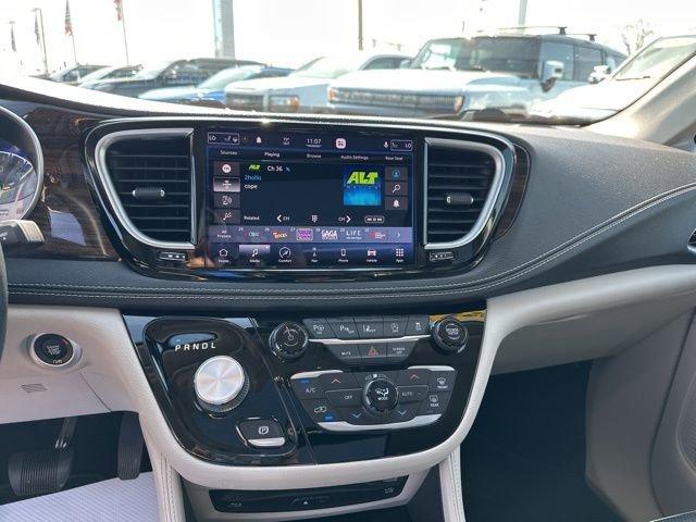 2021 Chrysler Pacifica Vehicle Photo in MEDINA, OH 44256-9631