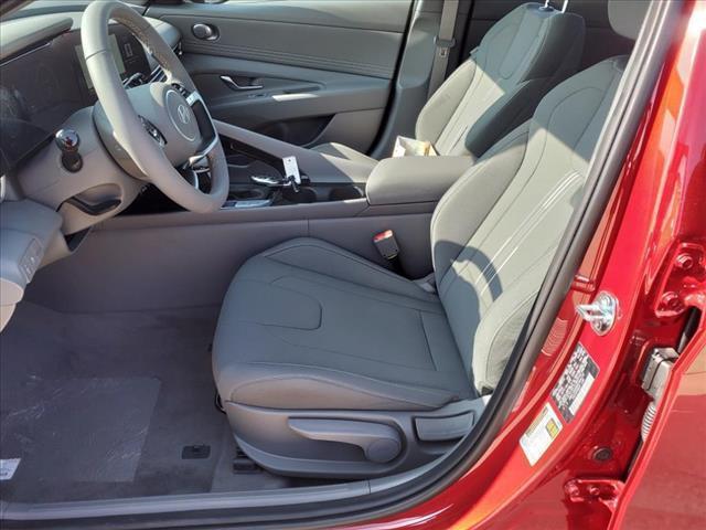 2024 Hyundai ELANTRA Vehicle Photo in Peoria, IL 61615