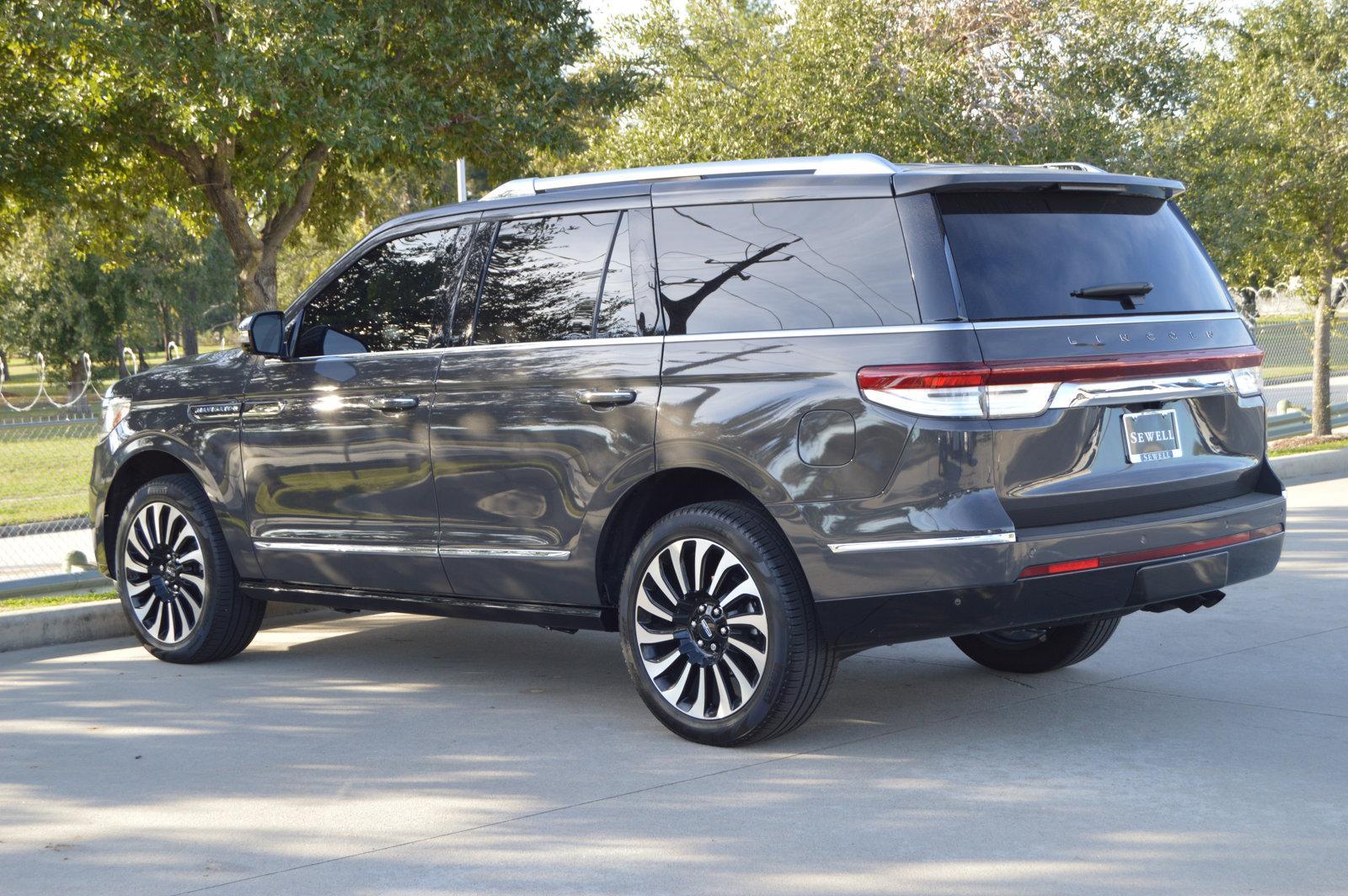 2024 Lincoln Navigator Vehicle Photo in Houston, TX 77090