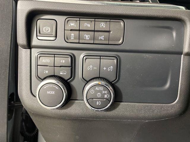 2025 Chevrolet Suburban Vehicle Photo in PHOENIX, AZ 85014-3381