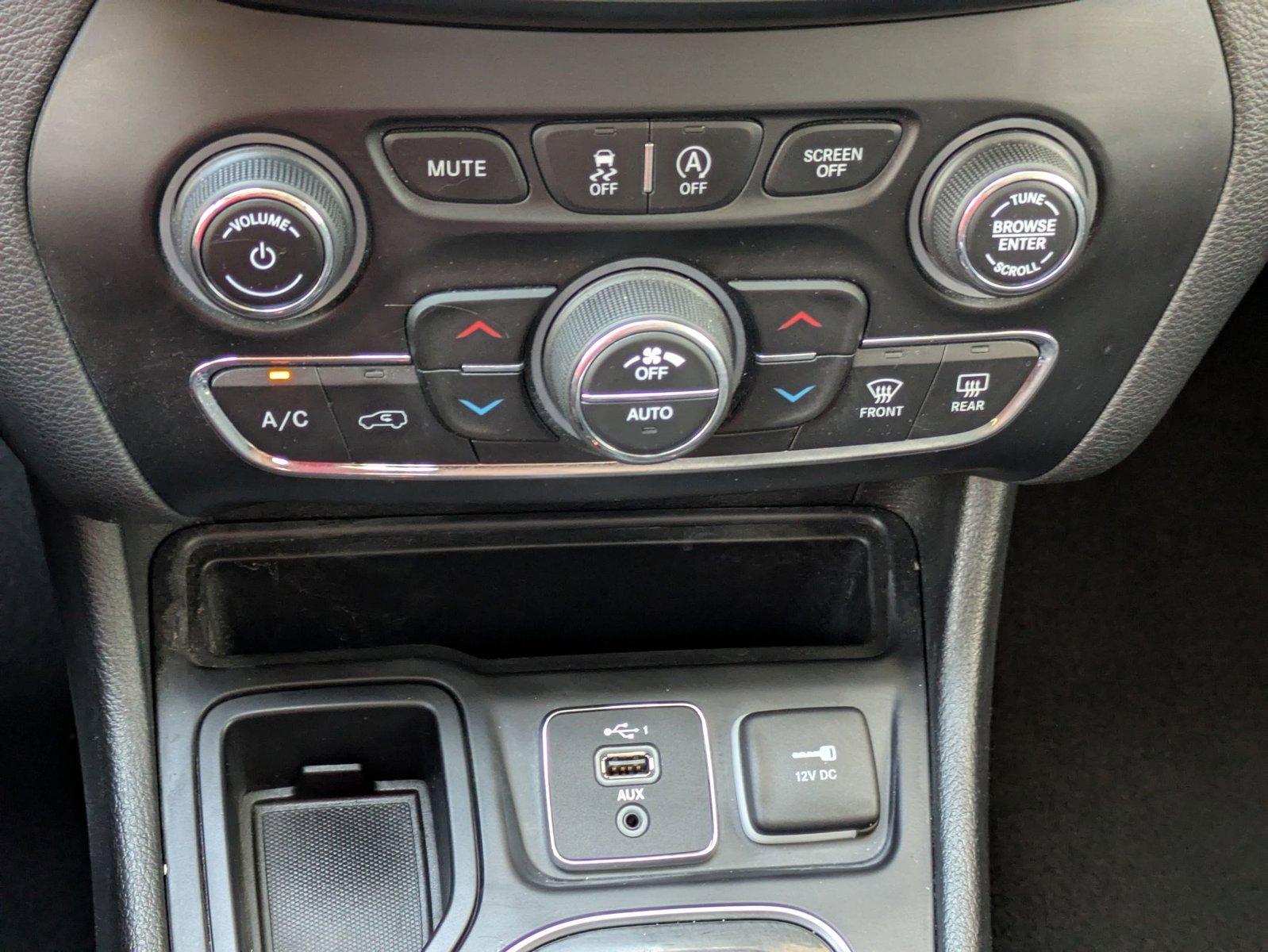 2019 Jeep Cherokee Vehicle Photo in GREENACRES, FL 33463-3207
