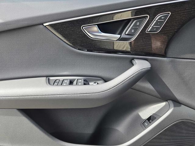 2025 Audi Q7 Vehicle Photo in SUGAR LAND, TX 77478