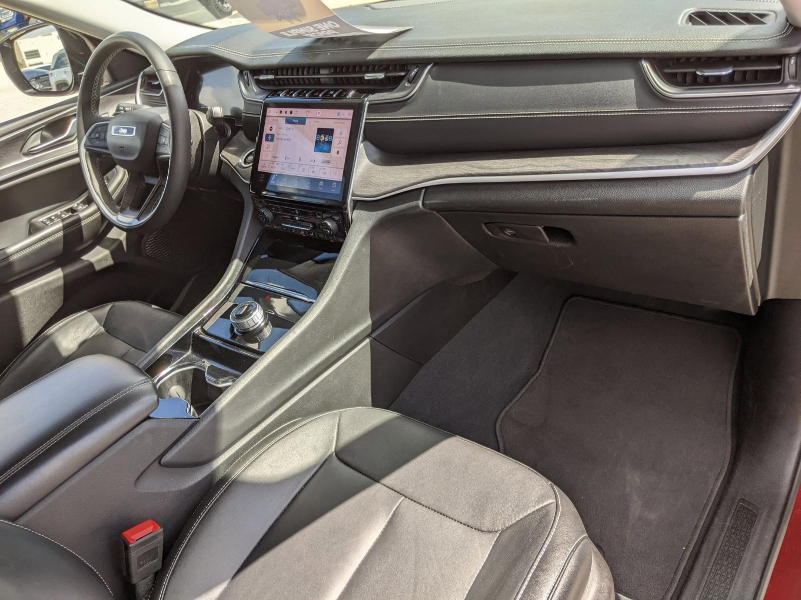 2023 Jeep Grand Cherokee L Vehicle Photo in Seguin, TX 78155