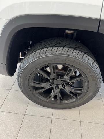2024 Jeep Grand Cherokee L Vehicle Photo in Peoria, IL 61615