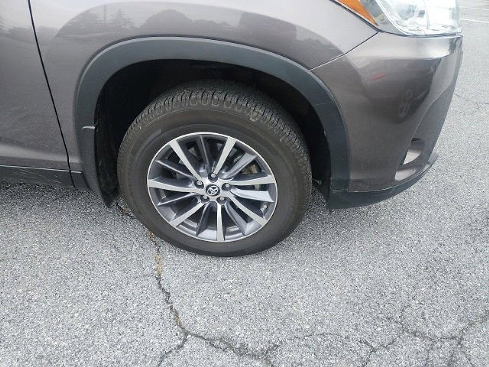 2019 Toyota Highlander Vehicle Photo in Harrisburg, PA 17111