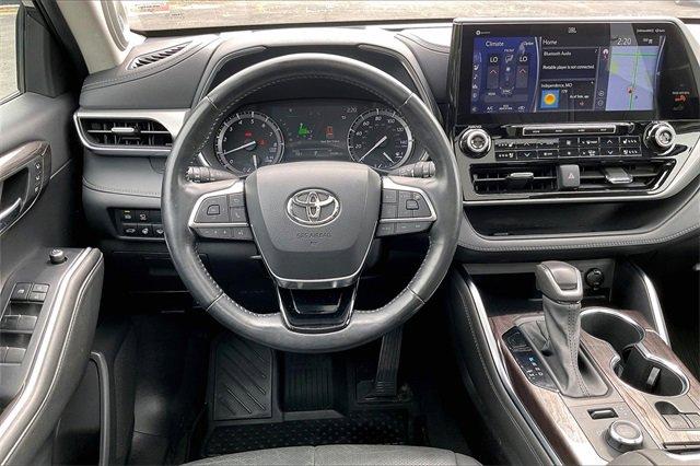 2021 Toyota Highlander Vehicle Photo in INDEPENDENCE, MO 64055-1314