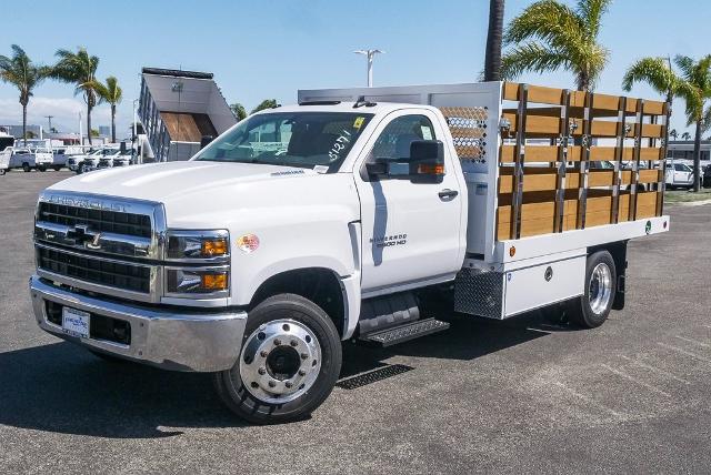 2023 Chevrolet Silverado Chassis Cab Vehicle Photo in VENTURA, CA 93003-8585