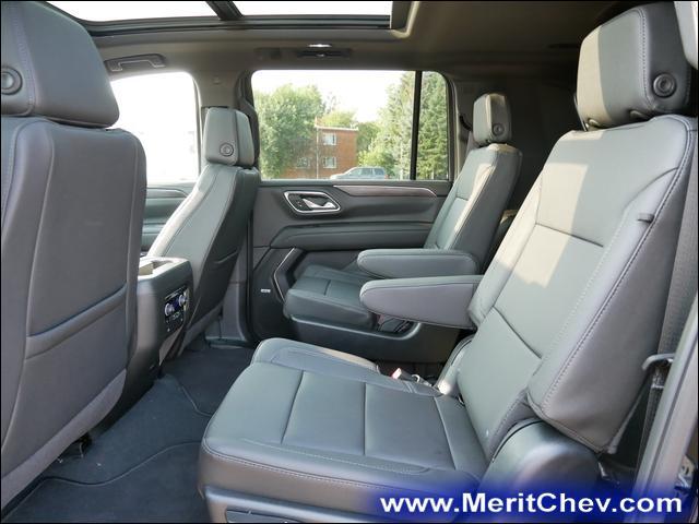 2024 Chevrolet Suburban Vehicle Photo in MAPLEWOOD, MN 55119-4794