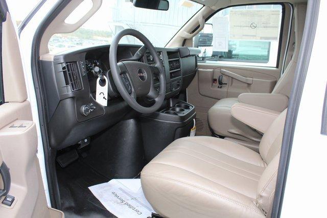 2024 GMC Savana Cutaway 3500 Vehicle Photo in SAINT CLAIRSVILLE, OH 43950-8512