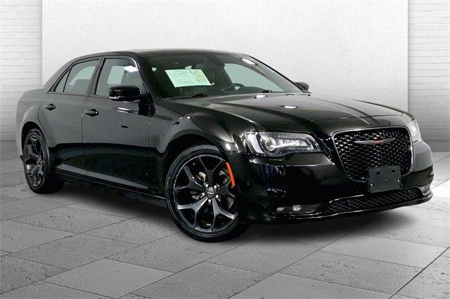 2022 Chrysler 300 Vehicle Photo in KANSAS CITY, MO 64114-4502