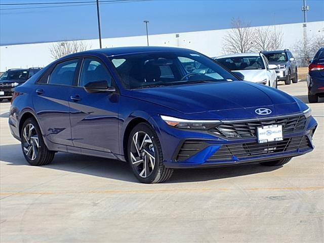 2025 Hyundai ELANTRA Vehicle Photo in Peoria, IL 61615