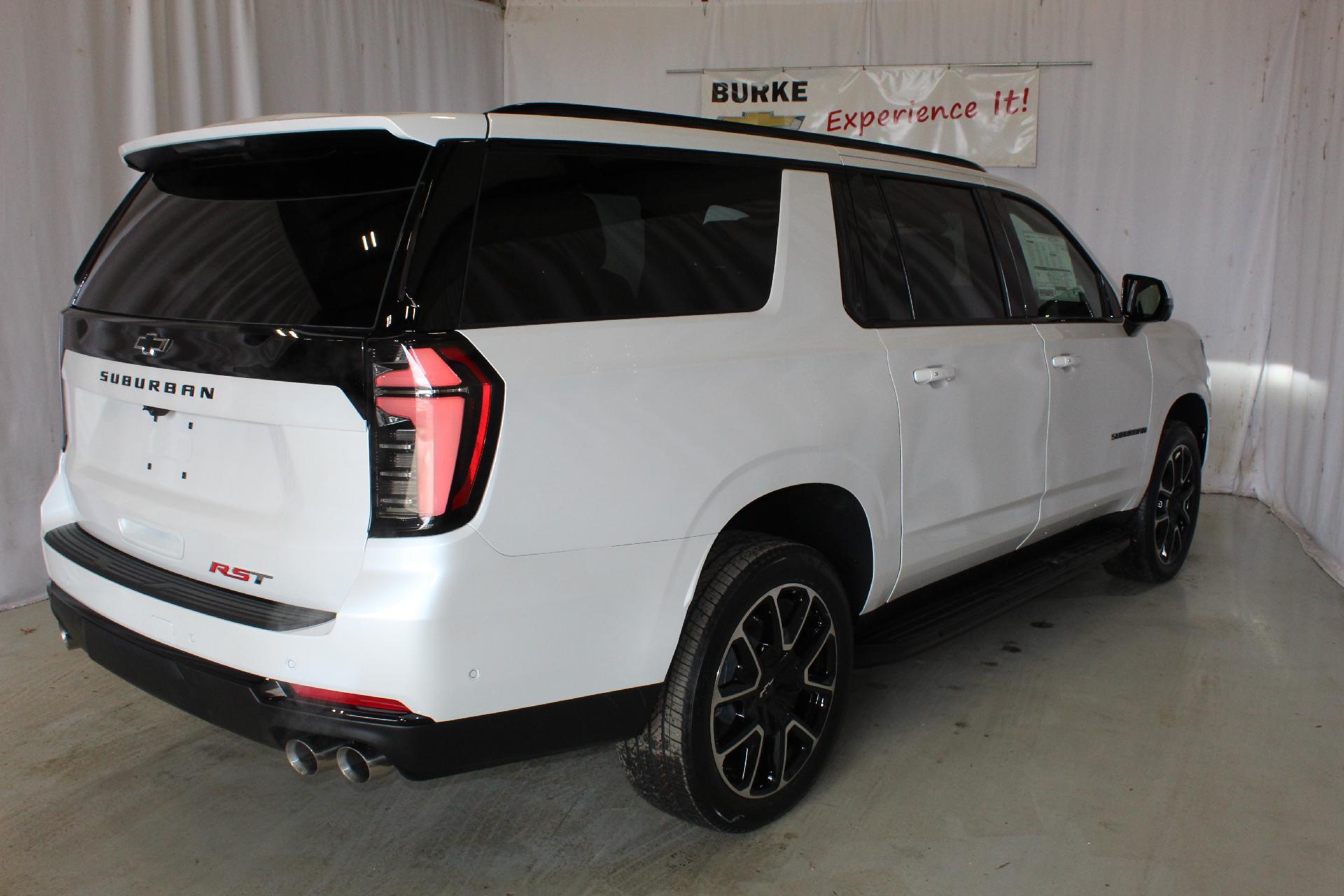 2025 Chevrolet Suburban Vehicle Photo in NORTHAMPTON, MA 01060-1120