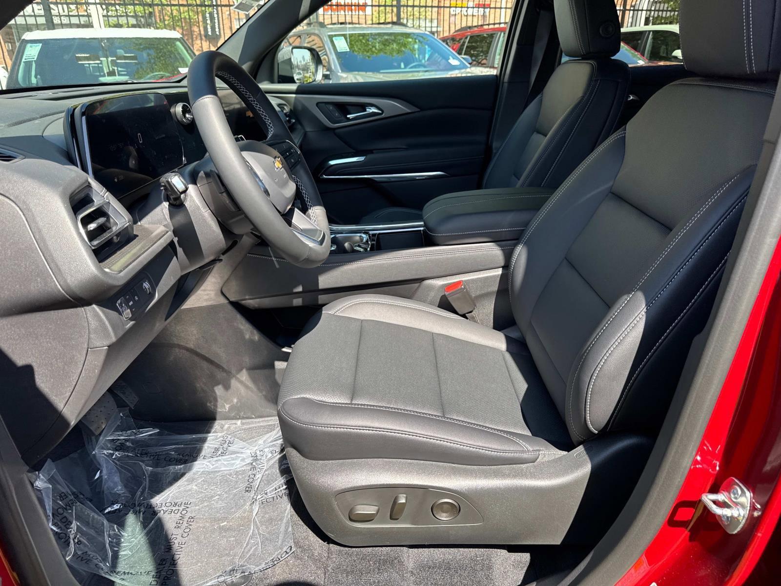 2025 Chevrolet Traverse Vehicle Photo in LOS ANGELES, CA 90007-3794