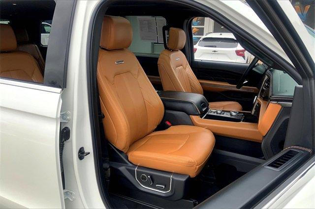 2024 Ford Expedition Vehicle Photo in TOPEKA, KS 66609-0000