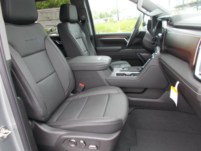 2025 GMC Sierra 2500 HD Vehicle Photo in LOWELL, MA 01852-4336
