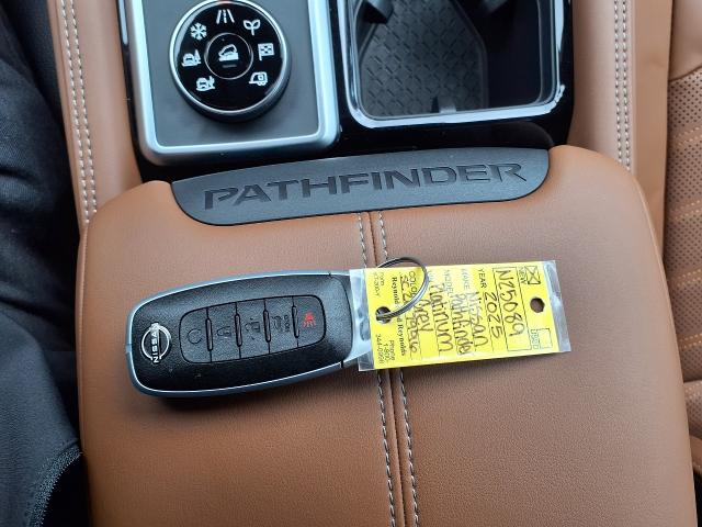 2025 Nissan Pathfinder Vehicle Photo in Oshkosh, WI 54904