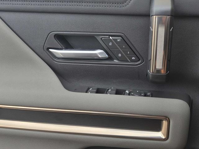 2025 GMC HUMMER EV SUV Vehicle Photo in DALLAS, TX 75209-3016