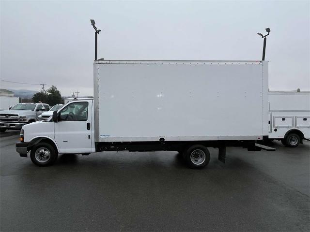 2023 Chevrolet Express Cutaway 3500 Vehicle Photo in ALCOA, TN 37701-3235