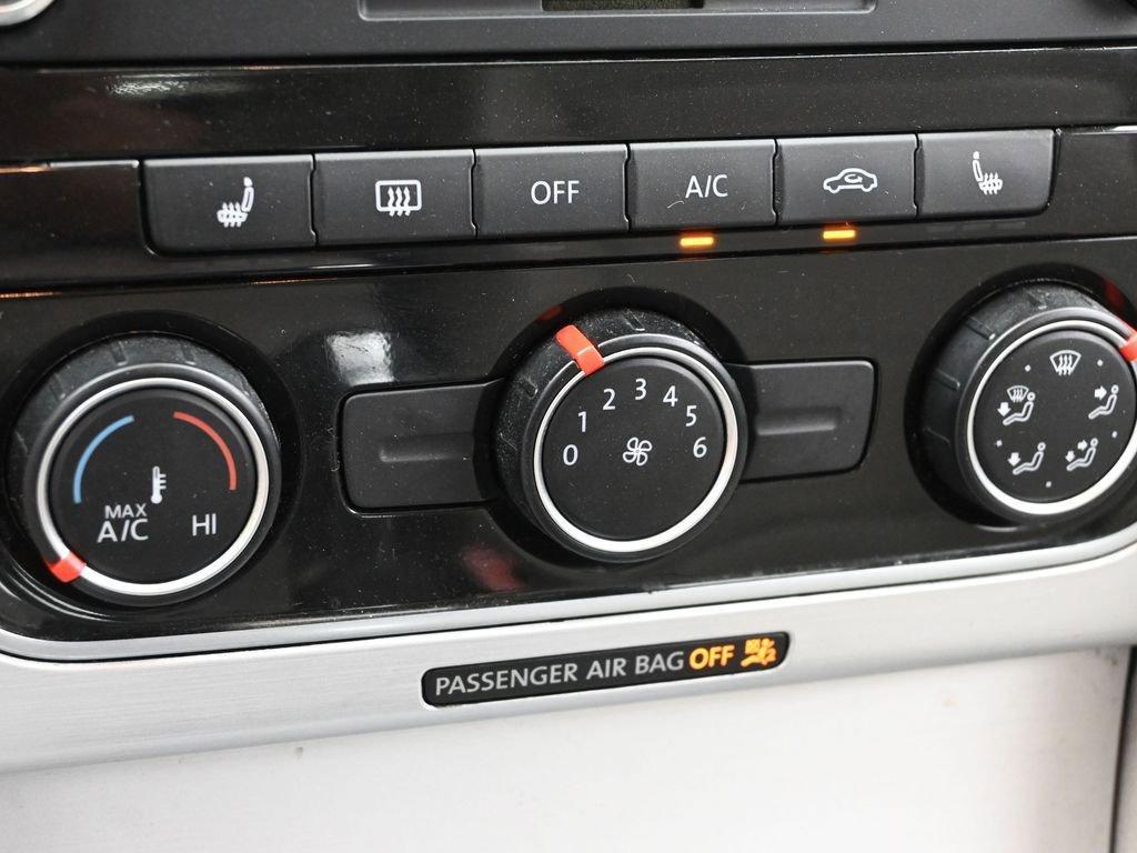 2013 Volkswagen Passat Vehicle Photo in Marion, IA 52302