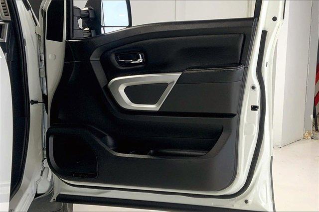 2018 Nissan Titan Vehicle Photo in TOPEKA, KS 66609-0000
