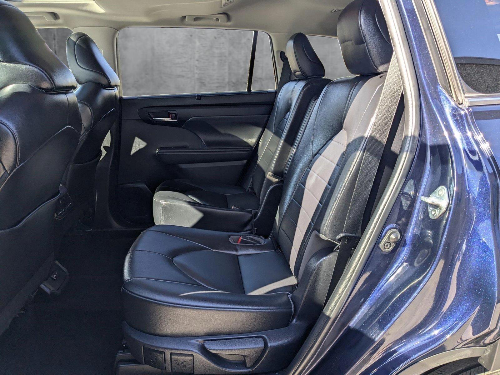 2022 Toyota Highlander Vehicle Photo in Spokane Valley, WA 99212