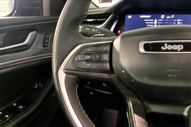 2023 Jeep Grand Cherokee L Vehicle Photo in Lees Summit, MO 64086