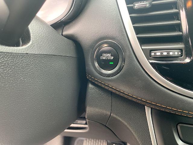 2022 Chevrolet Trax Vehicle Photo in MOON TOWNSHIP, PA 15108-2571