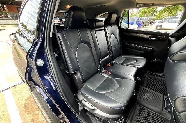 2022 Toyota Highlander Vehicle Photo in Houston, TX 77007