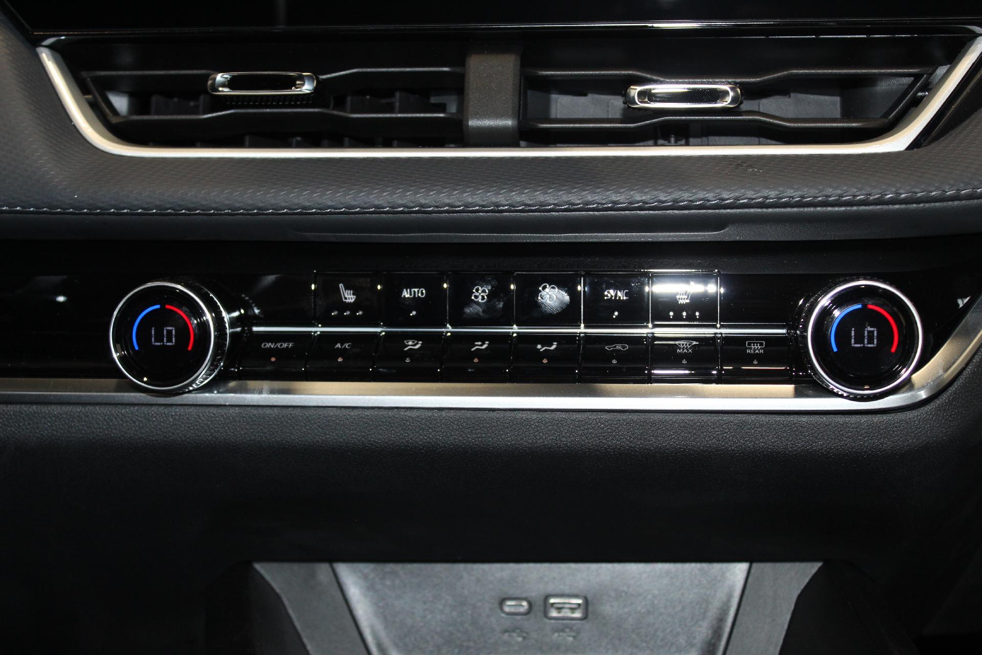 2026 Chevrolet Equinox Vehicle Photo in NORTHAMPTON, MA 01060-1120