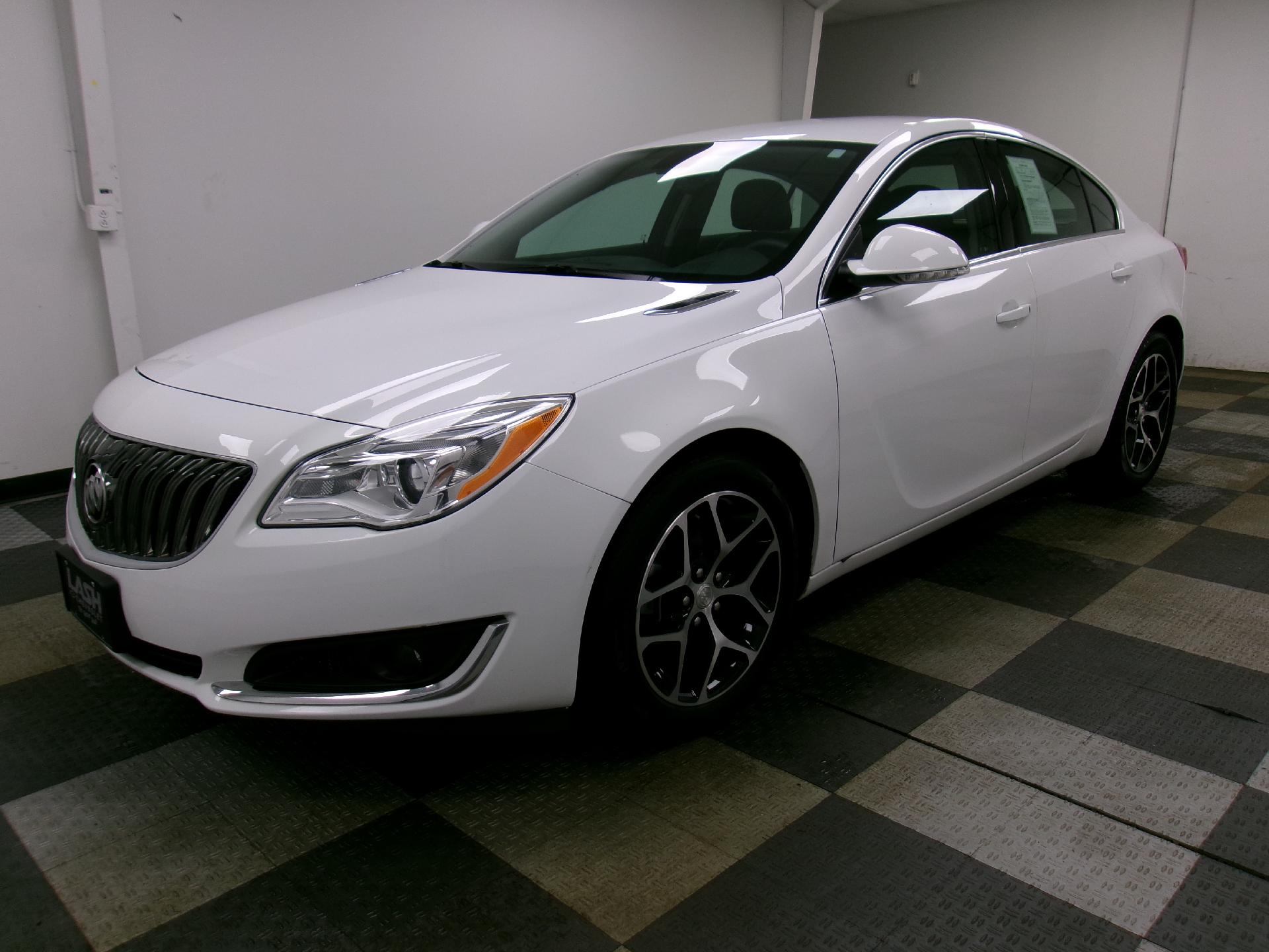 Summit White 2017 Buick Regal Sport Touring Sedan FWD Sedan Front-Wheel Drive Automatic