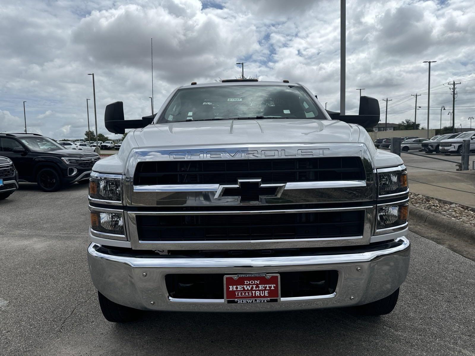 2024 Chevrolet Silverado 5500 HD Vehicle Photo in GEORGETOWN, TX 78626-7508