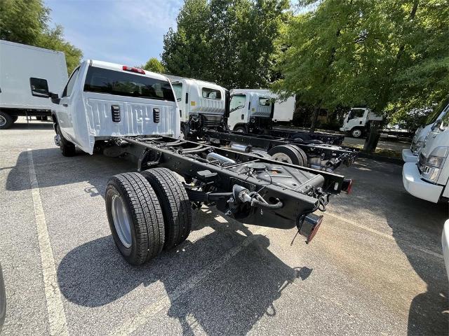 2024 Chevrolet Silverado 3500 HD Chassis Cab Vehicle Photo in ALCOA, TN 37701-3235