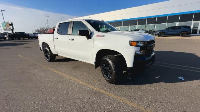 Used 2021 Chevrolet Silverado 1500 Custom with VIN 1GCPYCEF2MZ262464 for sale in Saint Cloud, Minnesota