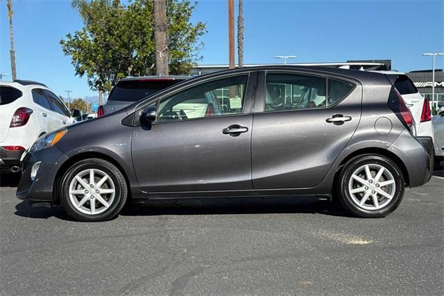 2016 Toyota Prius c Four photo 7