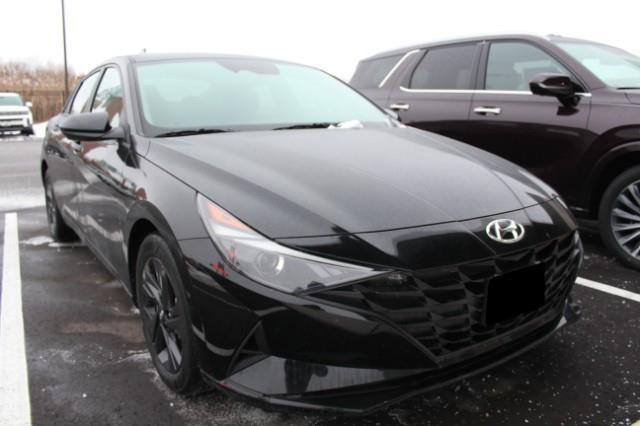 2022 Hyundai ELANTRA Vehicle Photo in Green Bay, WI 54304